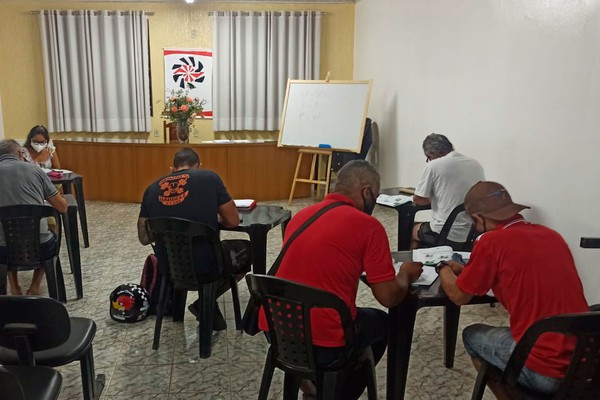 Sindicato oferece diversos cursos profissionalizantes a baixo custo em Patos de Minas