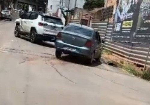 Acidente com carro na contramão deixa duas pessoas feridas em Patos de Minas