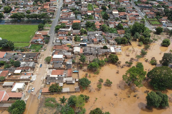 Nível do Rio Paranaíba passa de 10,30m, alaga ruas e casas e aumenta o número de desabrigados
