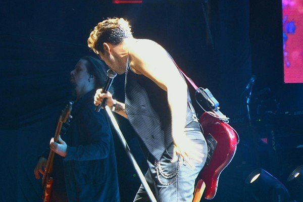 Luan Santana levanta a arena com o sucesso "Mulher Segura"; veja ao vivo