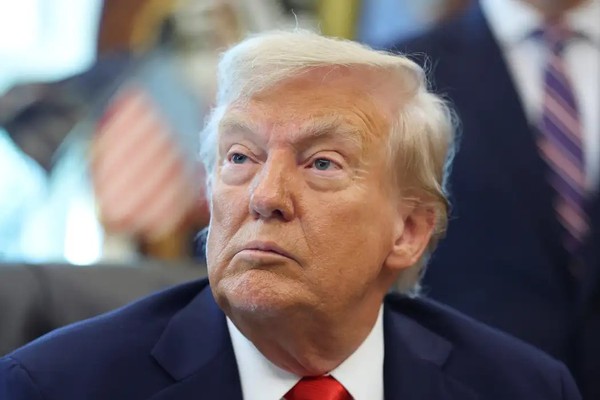 Trump ameaça cancelar licenças de TVs e rádios que criticam governo