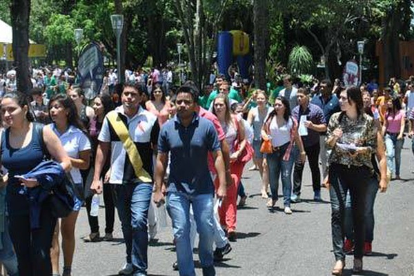 Milhares de pessoas de toda a região fazem as provas do Vestibular do UNIPAM