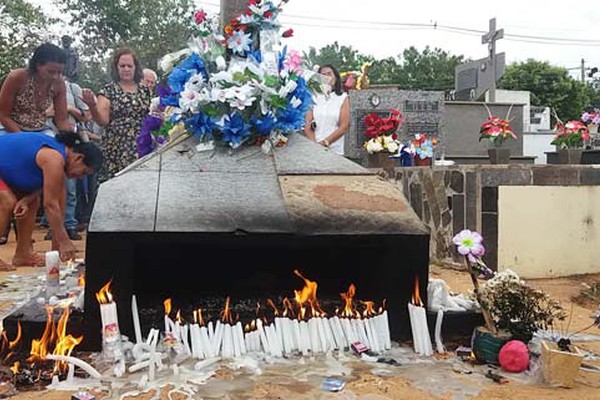Feriado de Finados leva milhares de pessoas aos cemitérios de Patos de Minas