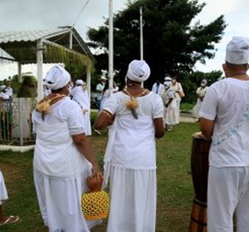 Empregada comparada a "pomba-gira" será indenizada por intolerância religiosa