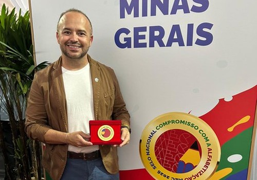 Patos de Minas recebe Selo Ouro do Ministério da Educação e se consolida como referência em alfabetização