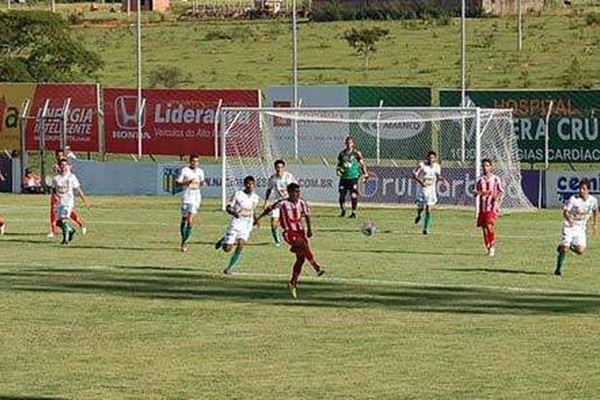 Nacional goleia o América de Teófilo Ottoni e desencanta no Campeonato Mineiro
