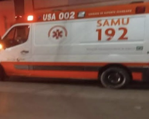 Marido chega em casa tarde e embriagado e esposa arremessa copo na cabeça dele