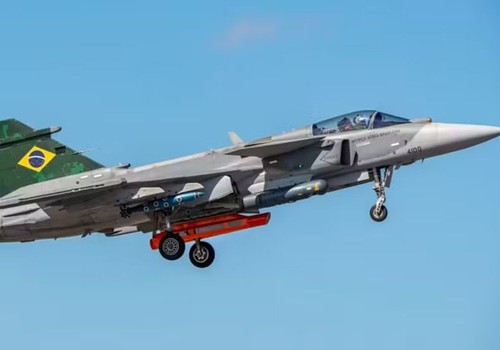 Lula batiza primeiro caça Gripen produzido no Brasil
