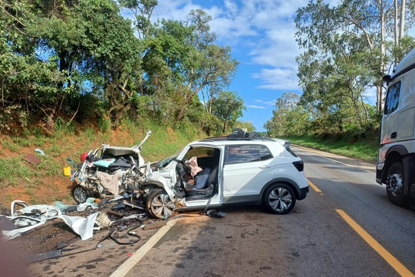 Cinco pessoas morrem, incluindo crianças da mesma família, em batida frontal na BR 040, em Paracatu