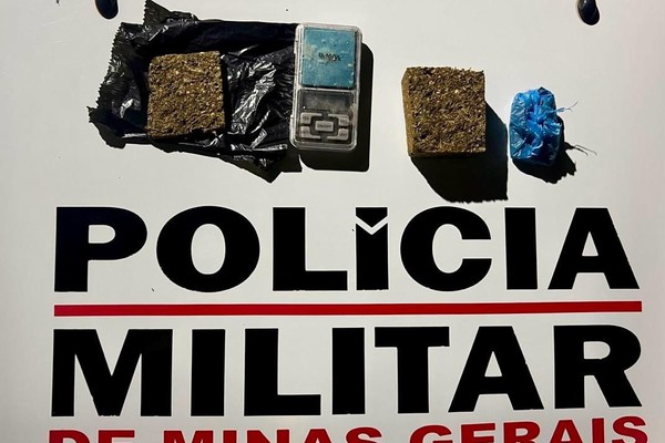 Homem muda comportamento ao ver viatura da PM e acaba preso por tráfico, em São Gonçalo