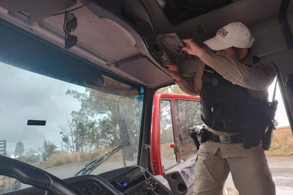 Polícia Rodoviária Estadual realiza operação para coibir o uso de “rebites” entre motoristas