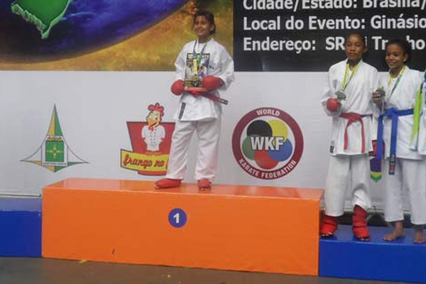 Patense de 11 anos vence competição em Brasília e se torna campeã brasileira de Karatê