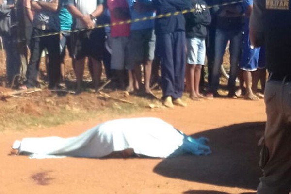 Jovem é encontrado morto com perfurações pelo corpo em Lagoa Grande