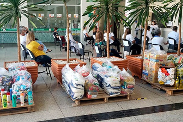 Campanha Cidade Solidária do Unipam entrega 3 toneladas de donativos a entidades assistenciais