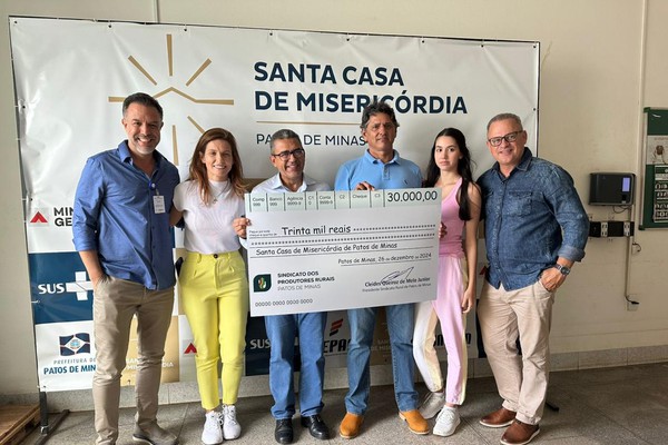 Sindicato Rural entrega doação em dinheiro para Santa Casa de Misericórdia de Patos de Minas