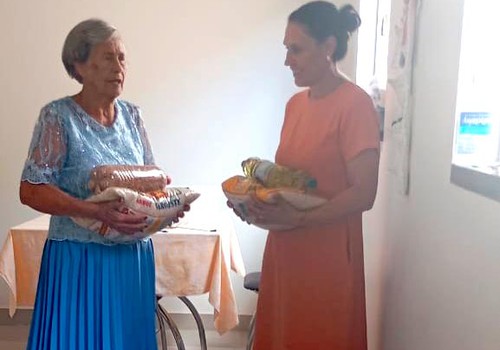 Aos 90 anos, idosa transforma festa de aniversário em gesto de solidariedade em Patos de Minas