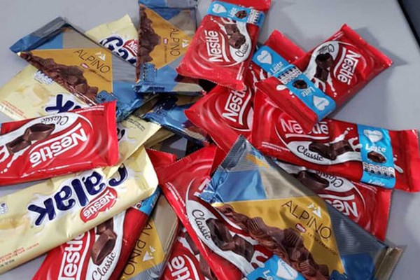 Polícia Militar prende acusado de furtar 19 barras de chocolate para trocar por pedras de crack 