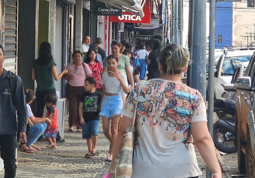 Empregados do comércio terão reajuste salarial de 7,61%; veja pontos do acordo fechado esta semana