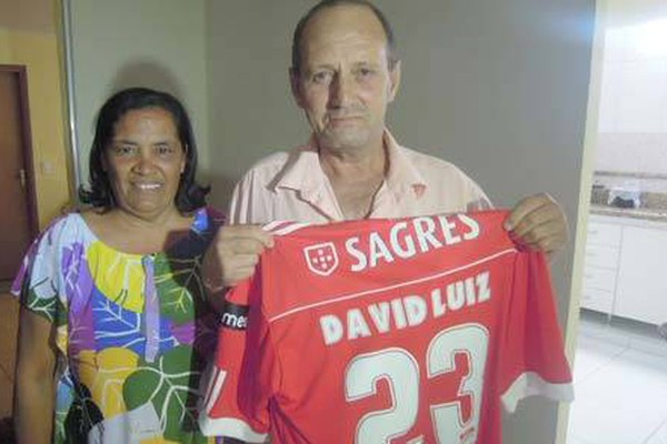 Morando em Patos de Minas, tios de David Luiz reforçam torcida pela Seleção