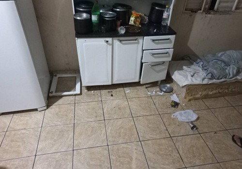 Homem é preso após ameaçar o irmão, danificar móveis da mãe e causar tumulto em Patos de Minas