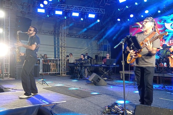 Conservatório canta "Careless Whisper": Será que o público se lembra dessa?