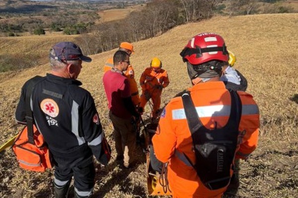 Piloto fica ferido em acidente com parapente em Patos de Minas; Bombeiros e Samu fizeram o resgate