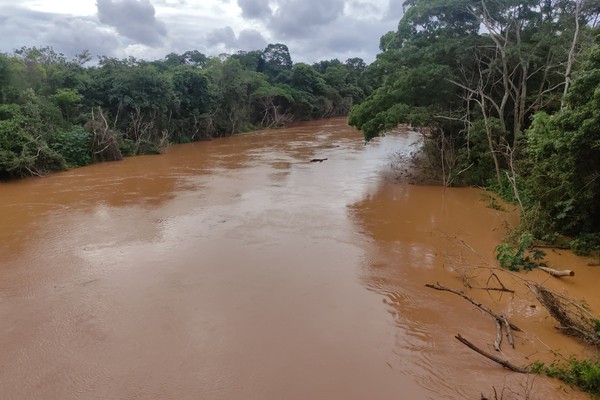 Chuvas das últimas horas já deixam Rio Paranaíba a mais de 6 metros acima do nível normal