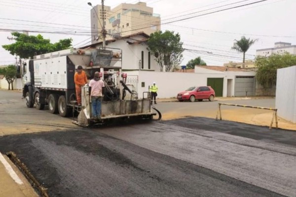 Alvo de cobranças, usina de asfalto poderá voltar a ser usada para recapear as ruas da cidade