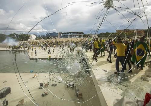 Anistiar crimes contra democracia é inconstitucional, dizem juristas