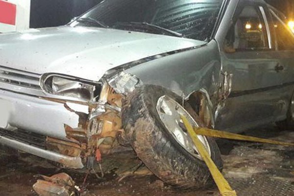 Motorista sem CNH perde o controle do carro e colide lateralmente contra veículo na MGC-410 em Presidente Olegário