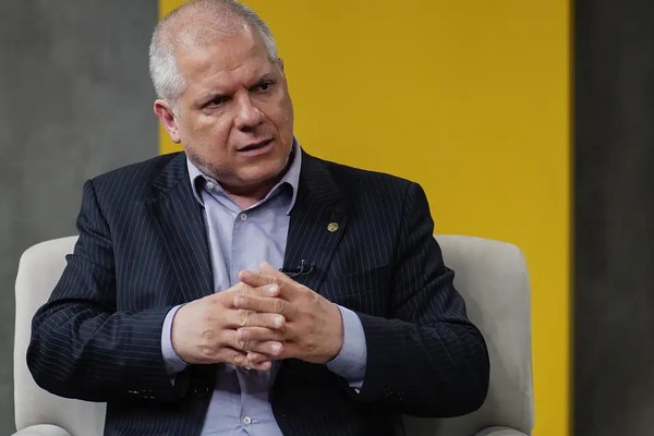 Justiça determina afastamento do presidente do INSS