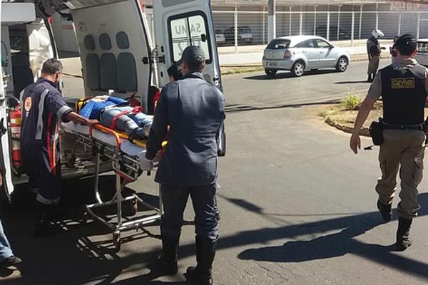 Mais uma condutora de motocicleta fica ferida em acidente de trânsito em Patos de Minas