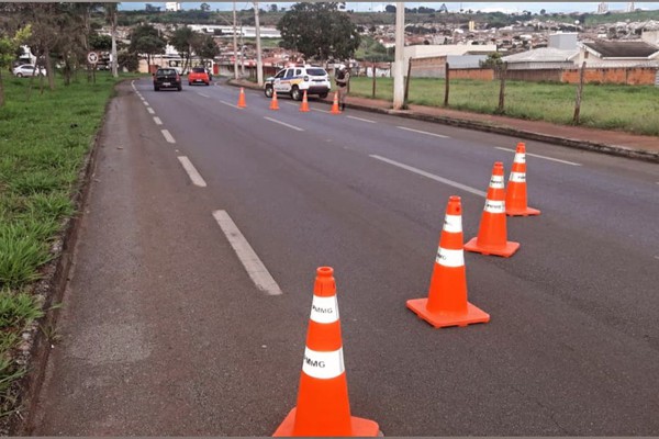 Polícia Militar prende motociclistas que praticavam manobras perigosas em Patos de Minas