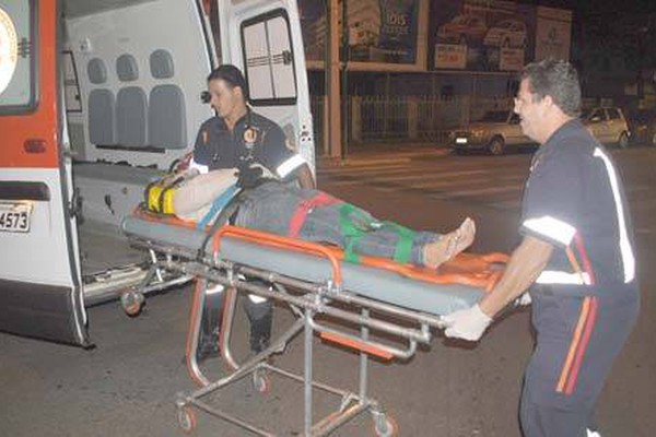 Jovem fica ferida na Major Gote após avanço de sinal em mais um acidente na cidade