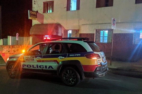 Jovem de 22 anos é agredido a golpes de marreta e vai parar no hospital em Patos de Minas