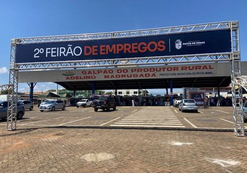 Feirão de Empregos atrai centenas de trabalhadores em busca de uma oportunidade em Patos de Minas