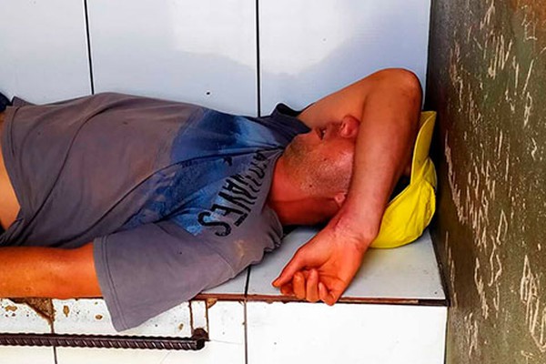 Homem assalta padaria, é reconhecido pela voz e acaba preso escondido dentro de guarda roupa em Lagoa Formosa