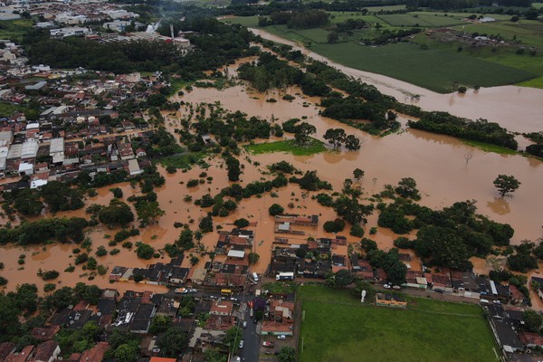Novas imagens aéreas mostram dimensão trágica da enchente em Patos de Minas; veja