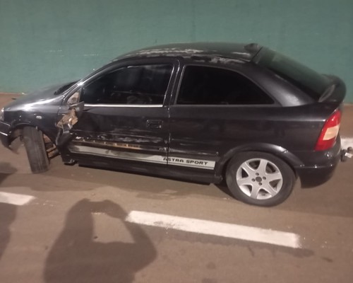 Motorista é preso por embriaguez após bater em carro estacionado e tentar fugir; o motor falhou