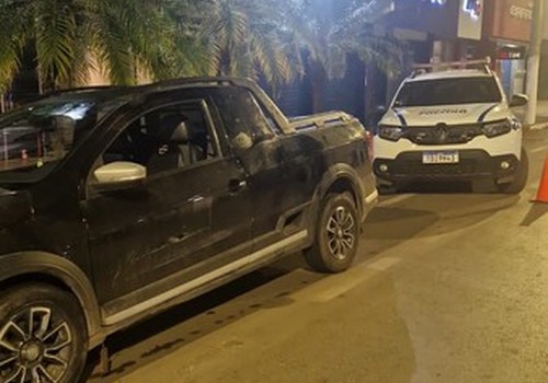 Embriagado, motorista foge da Polícia Militar, bate em carro estacionado e acaba preso