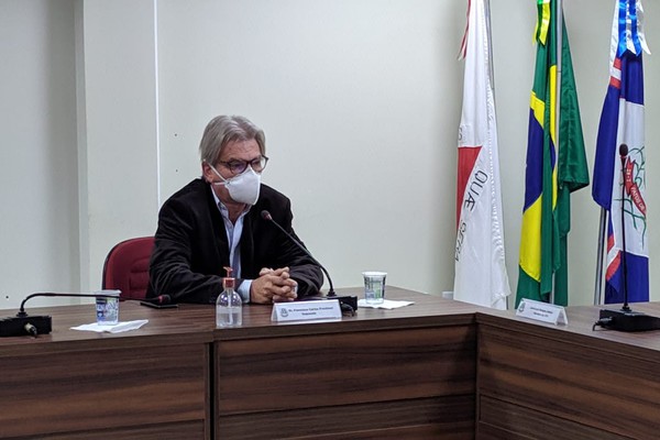 Ex-secretário de Antônio do Vale, Francisco Frechiani diz que é simples rescindir contrato com a Copasa; veja