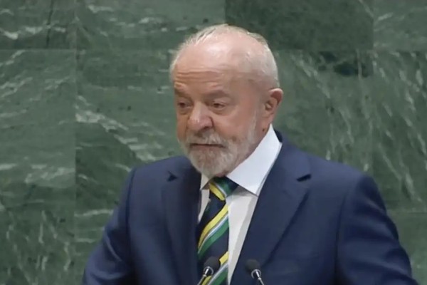 Lula diz que soberania é inegociável e repudia falsos patriotas