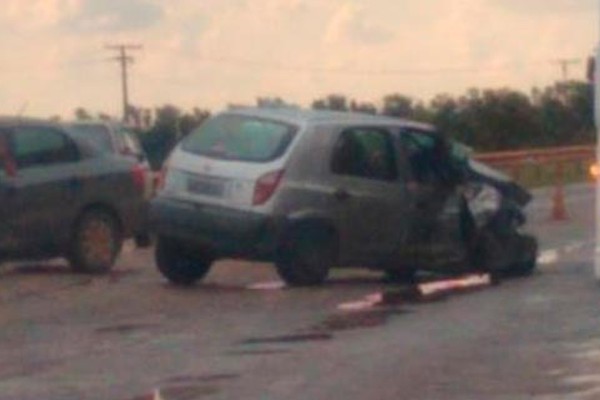 Pista molhada causa novo acidente envolvendo veículos de passeio na BR-354 em São Gotardo