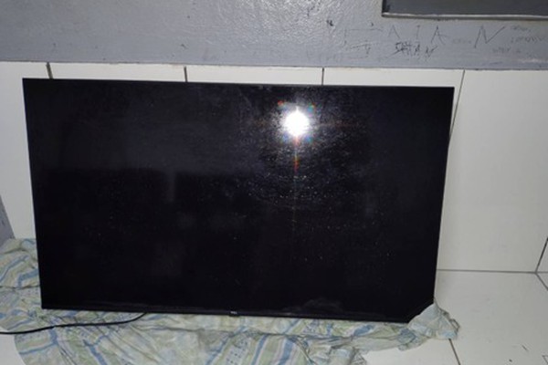 Homem invade quarto de hotel no Centro de Patos de Minas, furta TV e acaba preso tentando vendê-la