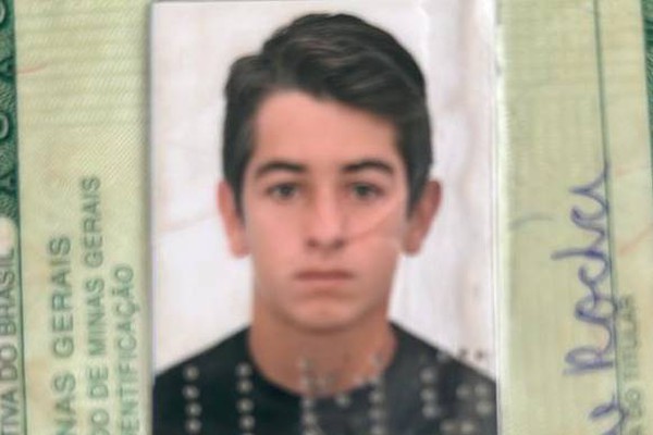 Homem de 27 anos é esfaqueado até a morte após discussão em luau em Rio Paranaíba; suspeito foi preso