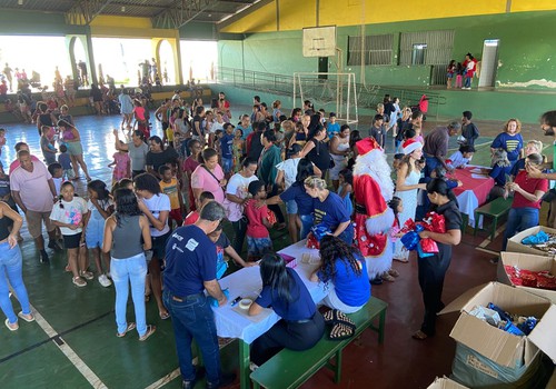 Renascer Natalino entrega mais de 5 mil brinquedos para crianças de Patos de Minas