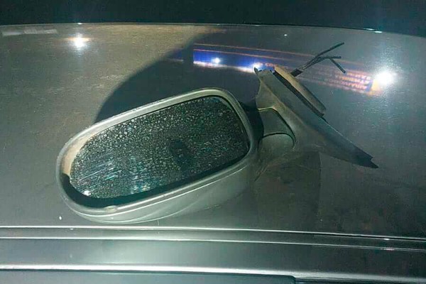 Condutora sob efeito de drogas acaba presa ao bater em vários veículos e dizer que estava sendo perseguida