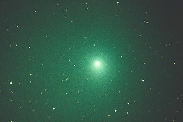 Astrônomo patense registra imagem de cometa de 1 km de diâmetro nos céus de Patos de Minas