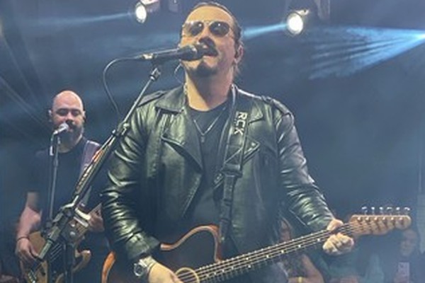 Dino Fonseca levanta o público com “It must have been love”; veja ao vivo