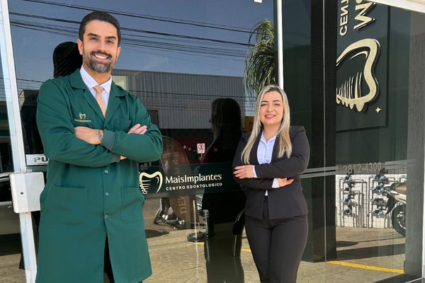 É nesta Sexta dia 21. Seu sorriso transformado com os implantes Dentários. São somente 10 vagas